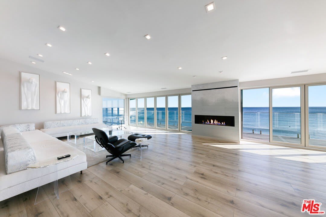 25216 Malibu Rd – photo 2