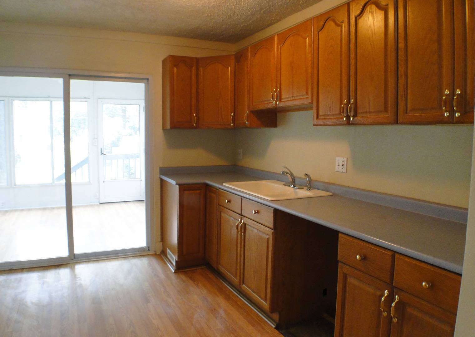 Coming Soon! Charming Westland Home with Spacious Living Areas – photo 4