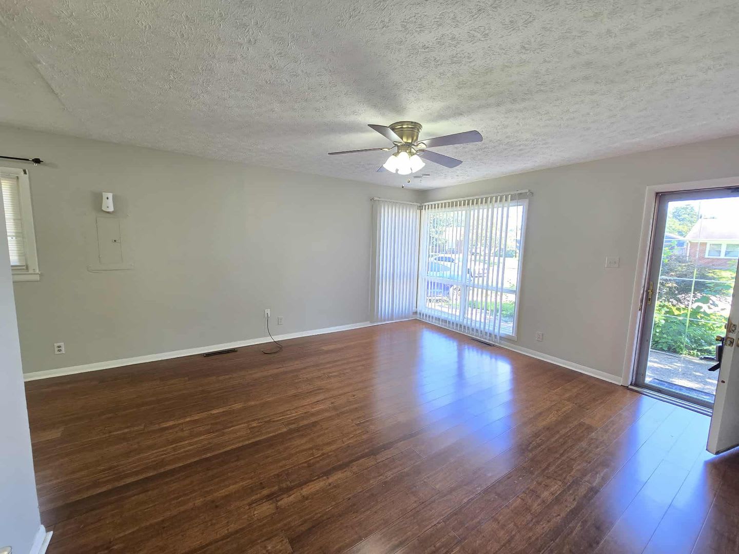 Updated 3 bedroom home located off Bardstown Rd! – photo 4