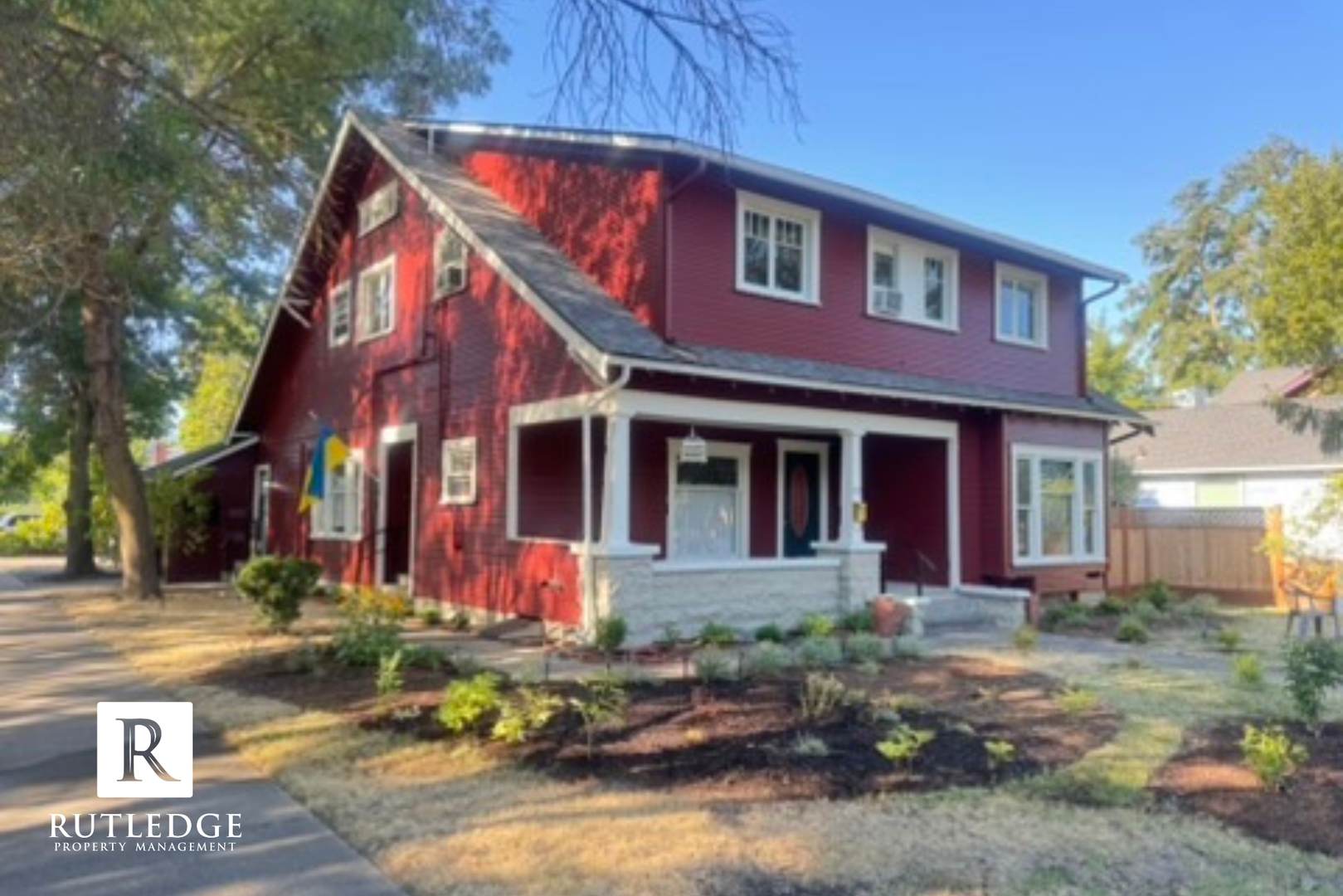 East Medford Victorian Upstairs Apartment (MOVE IN SPECIAL!) – photo 2
