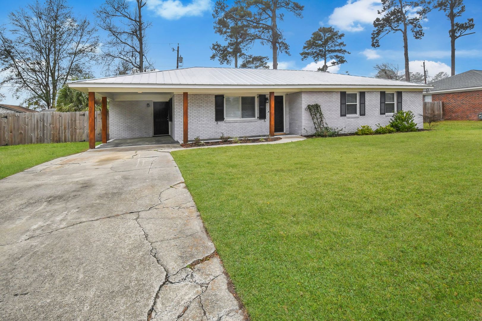 1015 Reita St – photo 3