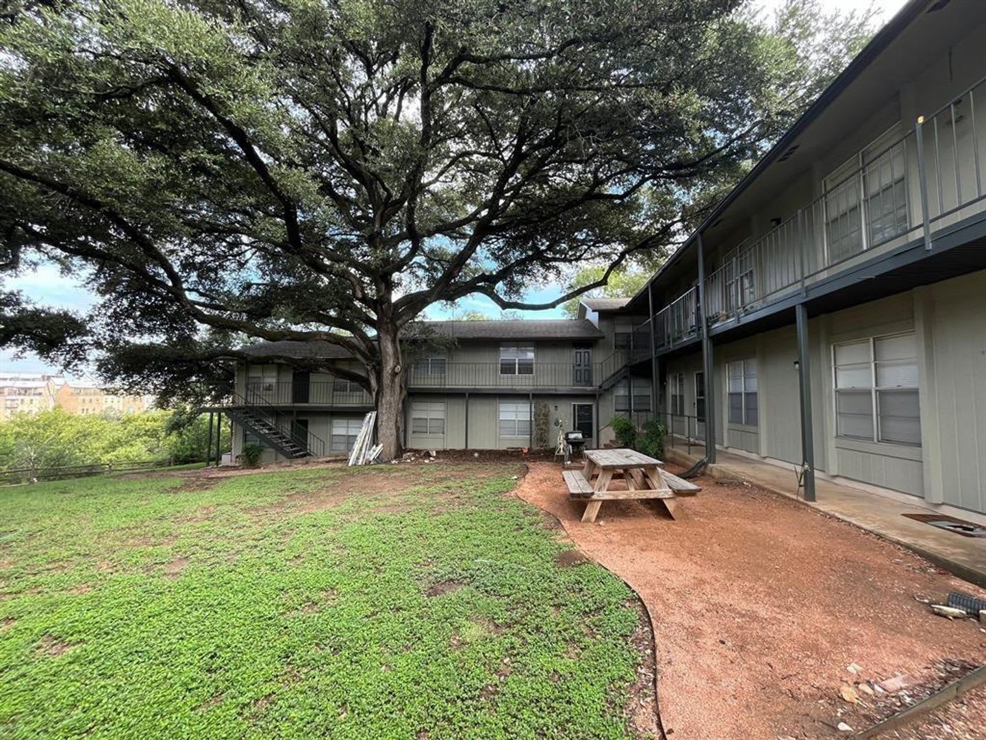 Cedar Apartment – photo 2