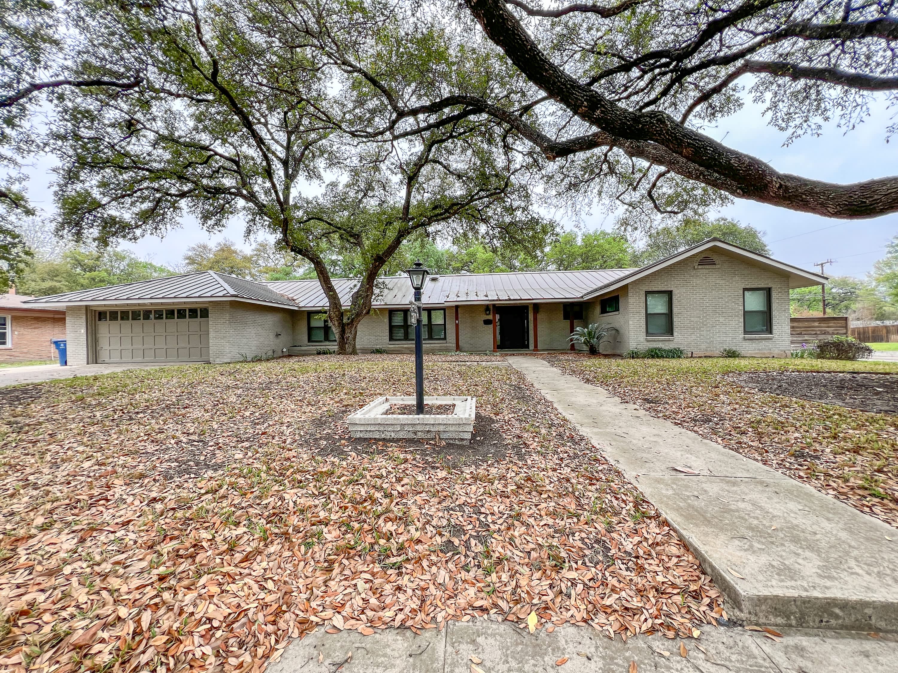 219 Laramie Drive – photo 1