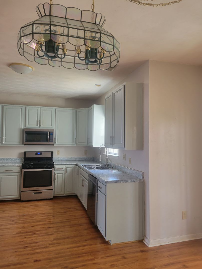 3 bedroom, 2.5 bathrooms single family home – photo 3