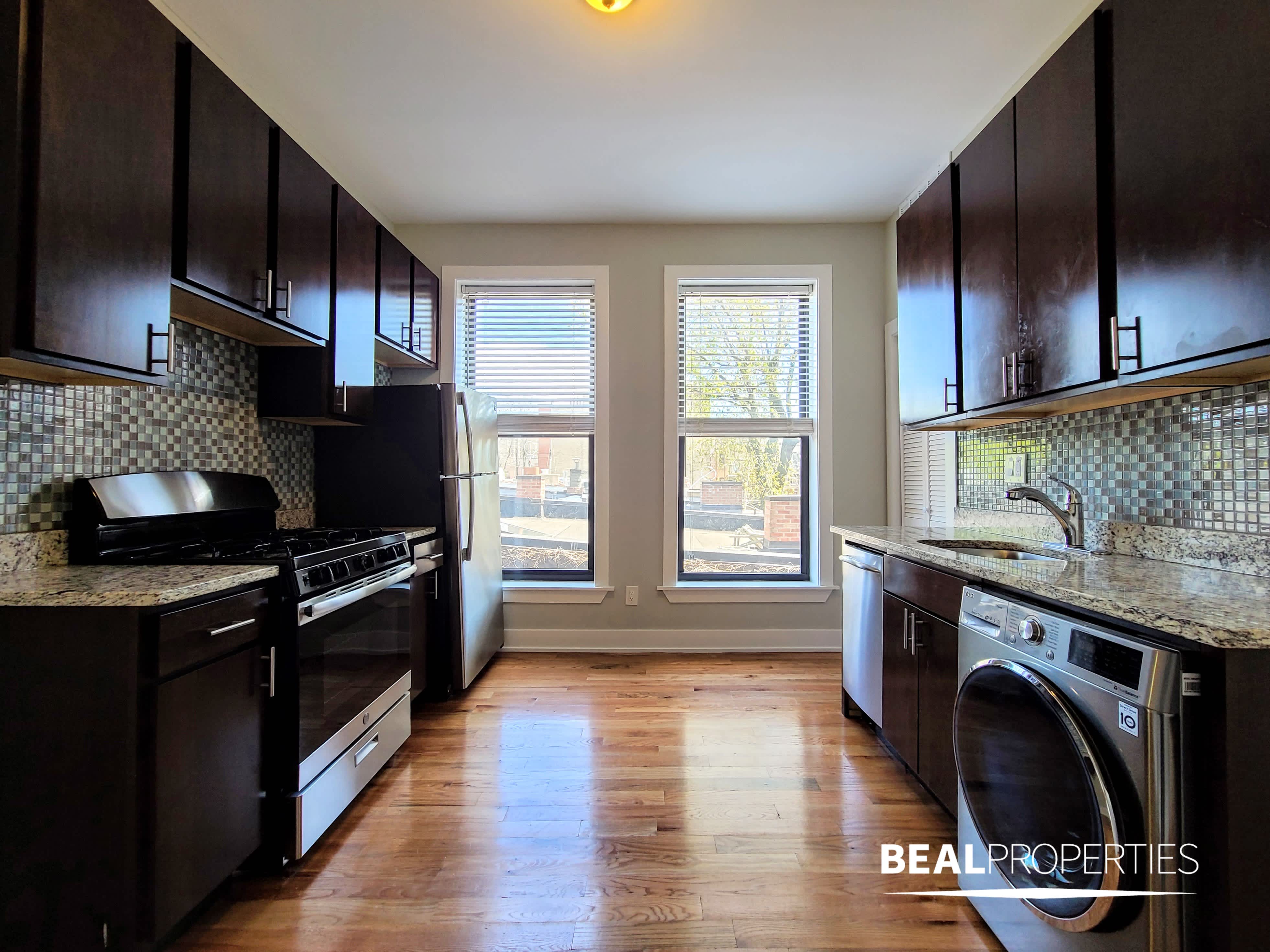 629 W Oakdale Ave – photo 5