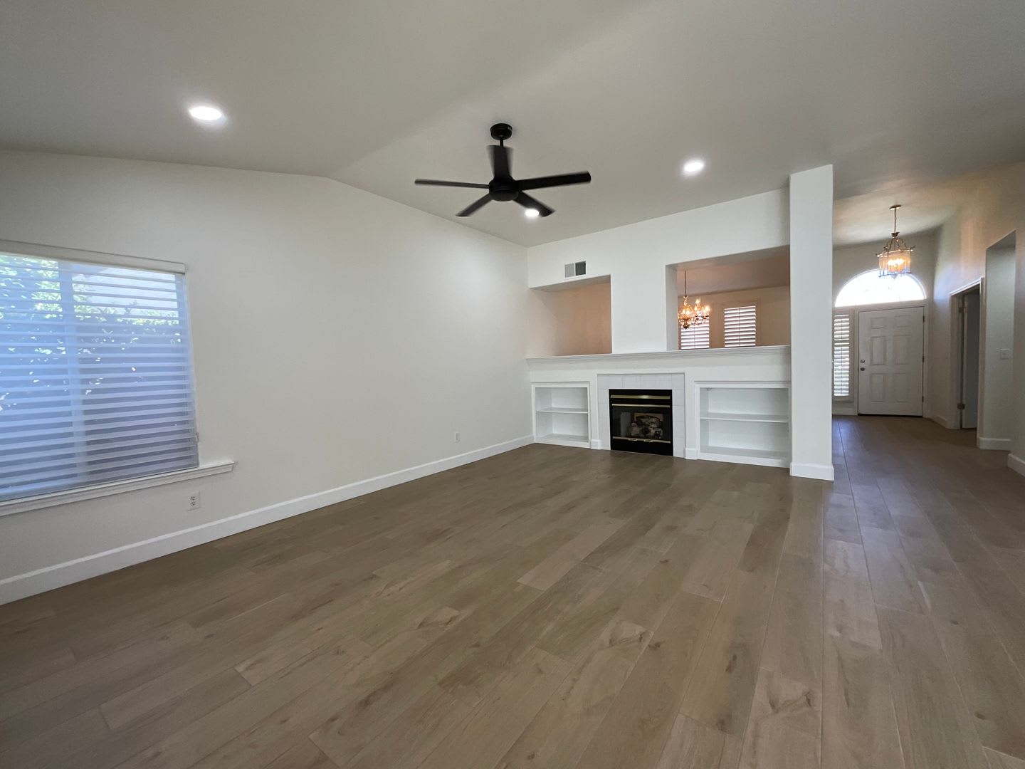 Beautiful 3 Bedroom 2 Bath home with bonus room in the Clovis North High area. – photo 3