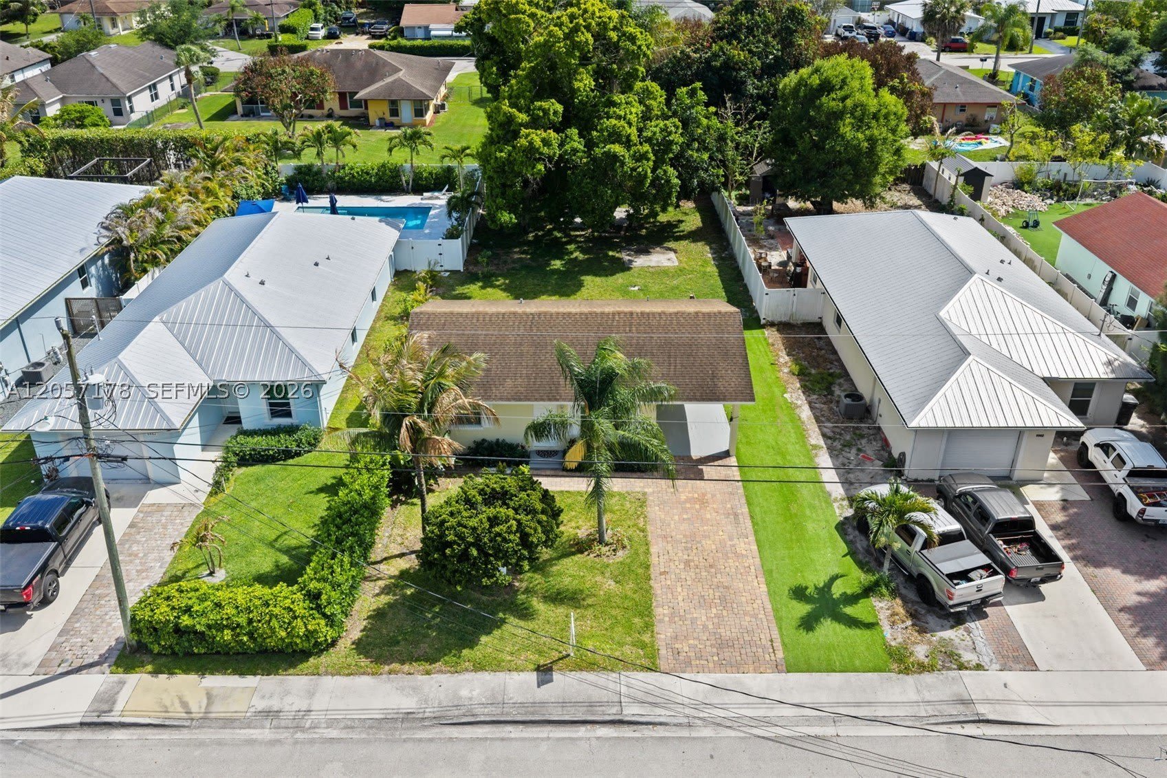 6894 3rd St – photo 3