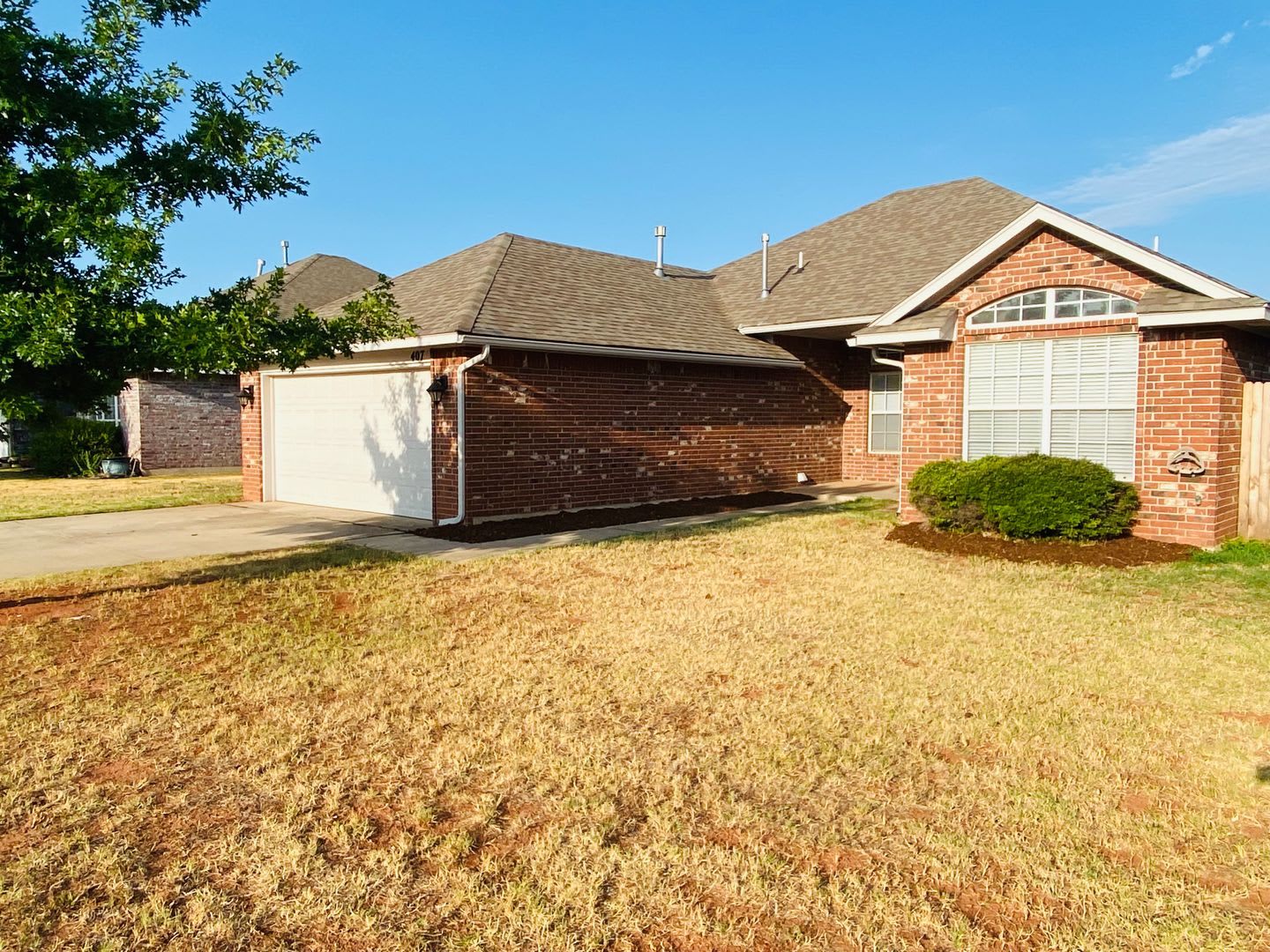 Freshly remodeled, 4 bed, 2 bath house in Mustang – photo 1