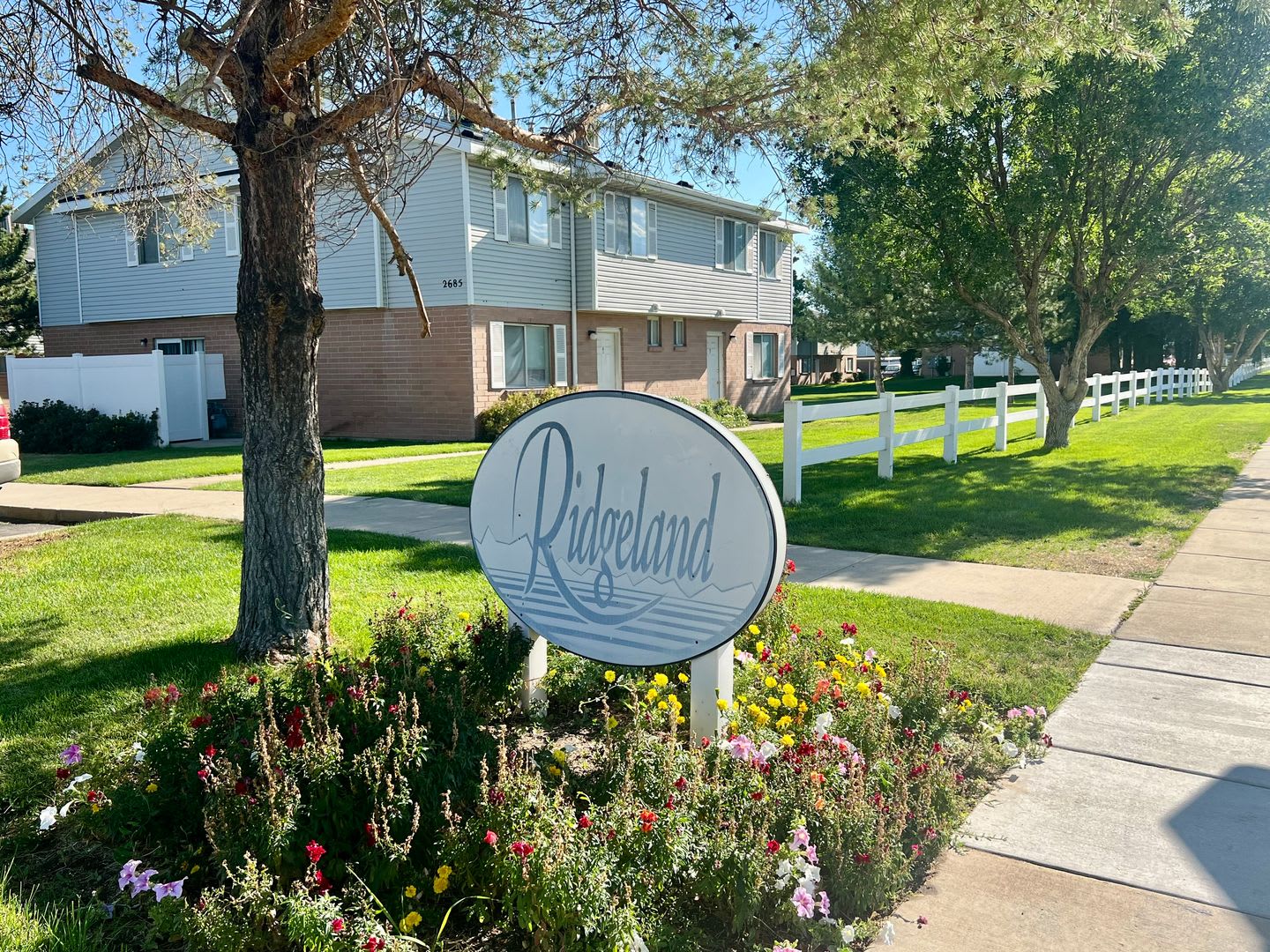Move in special! 3 bed 1.5 bath townhome/condo available Soon! – photo 2