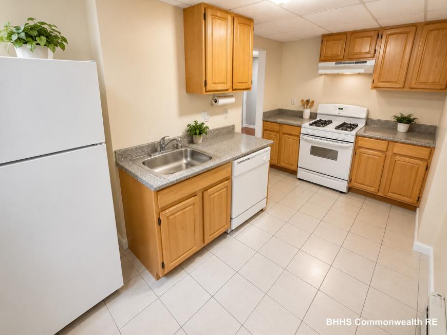 129 Chiswick Rd. – photo 3