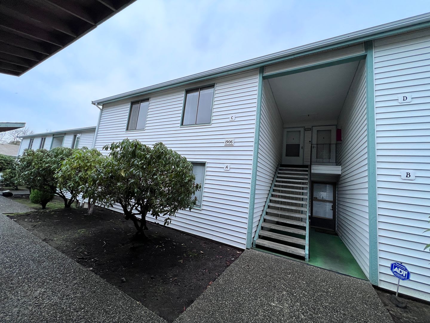 Charming Two- Bedroom Located in Tall Firs – photo 1