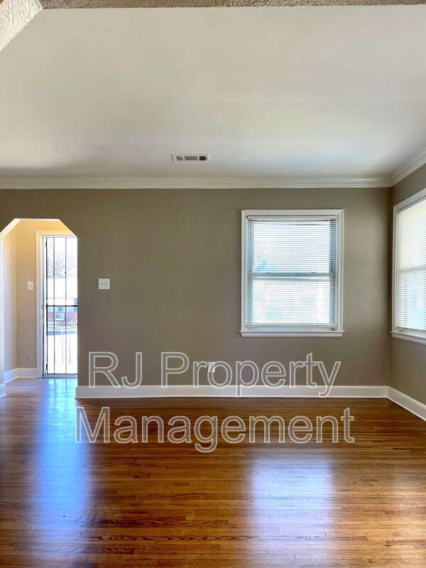1598 Marianna St – photo 5