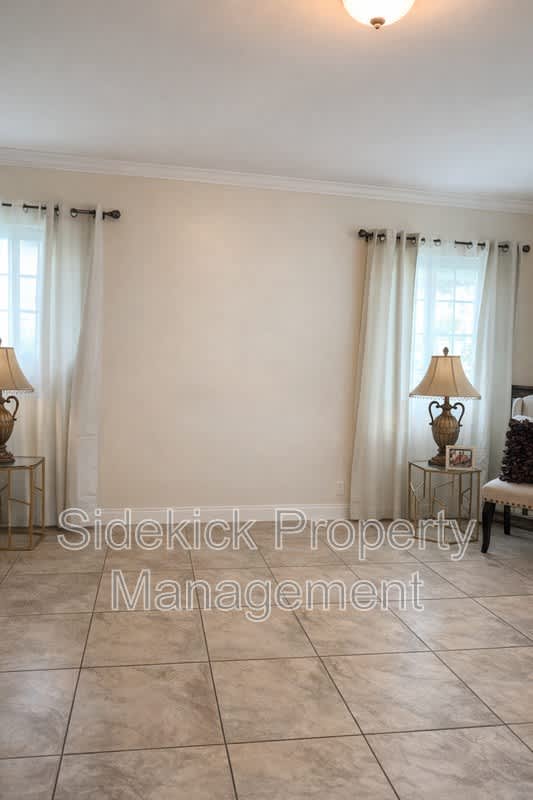 4321 Beagle St – photo 4