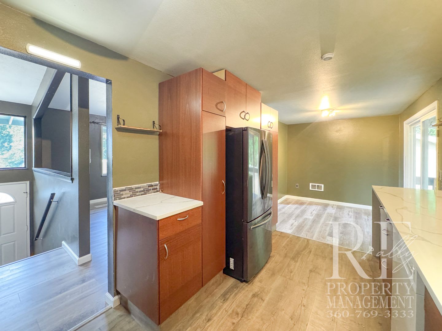 Spacious Port Orchard Split-Level with A/C, Two Living Areas & Fenced Backyard – photo 4