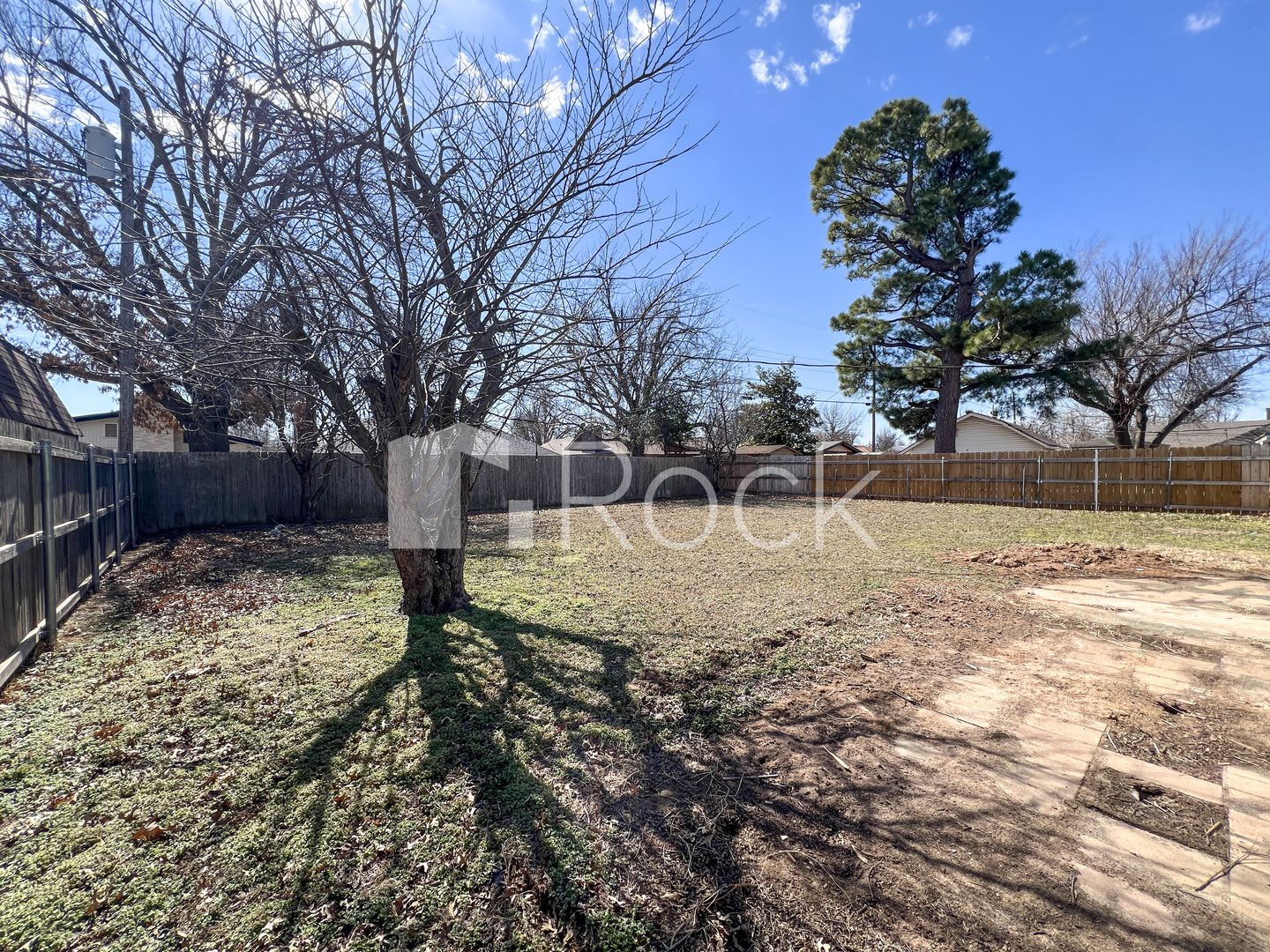 3-Bed 2-Bath Charming Mid-Century Modern – photo 2