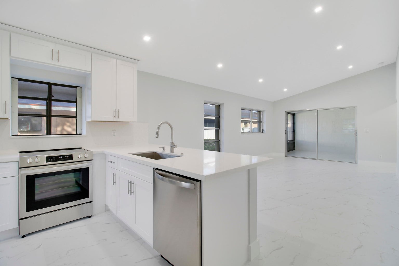 8055 Sweetbriar Way – photo 2