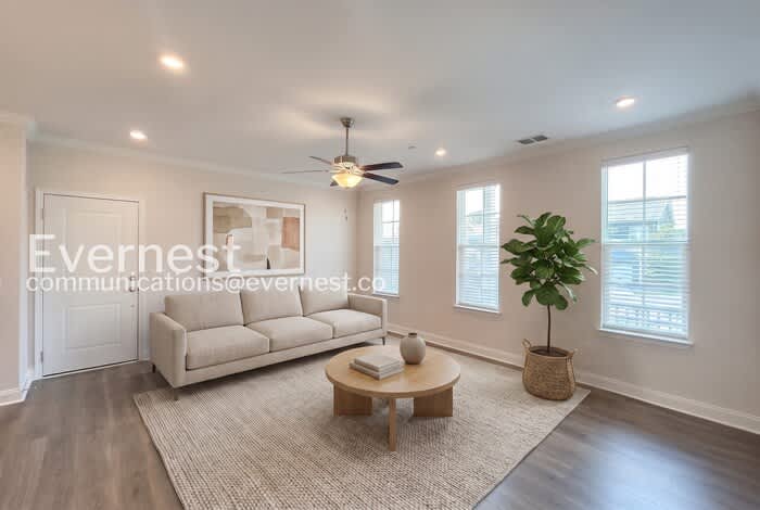 828 Goswell Drive – photo 3
