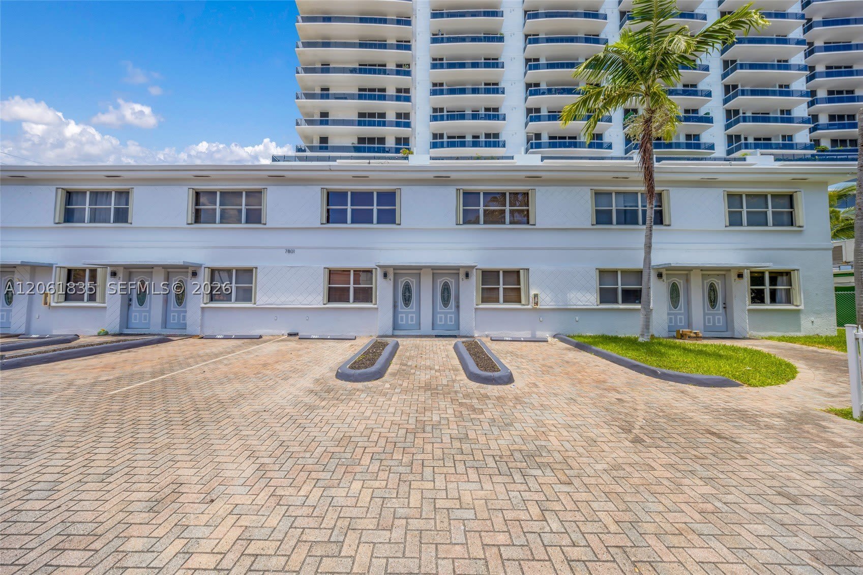 7801 HISPANOLA AV – photo 1