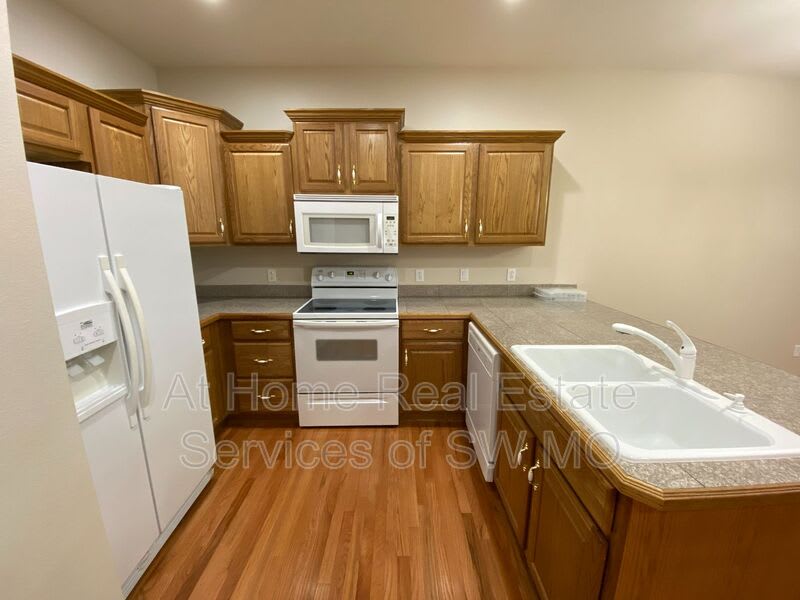 5601 N 17th – photo 2