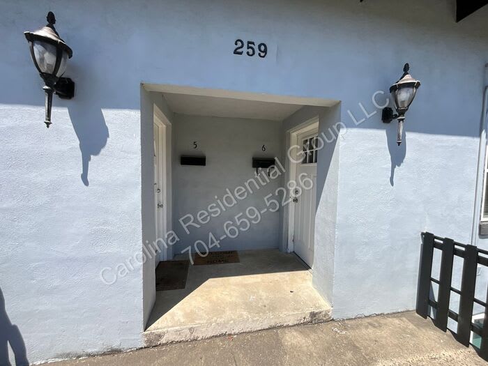 259 Jefferson Court Northeast – photo 3