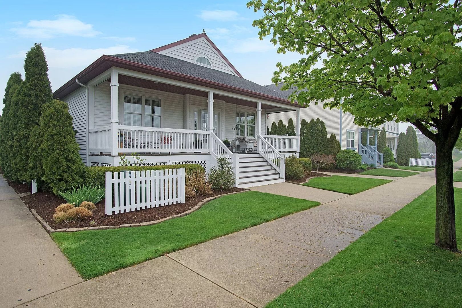 SOUTH SIDE HOLLAND 4 BED 3 BATH HOME – photo 1