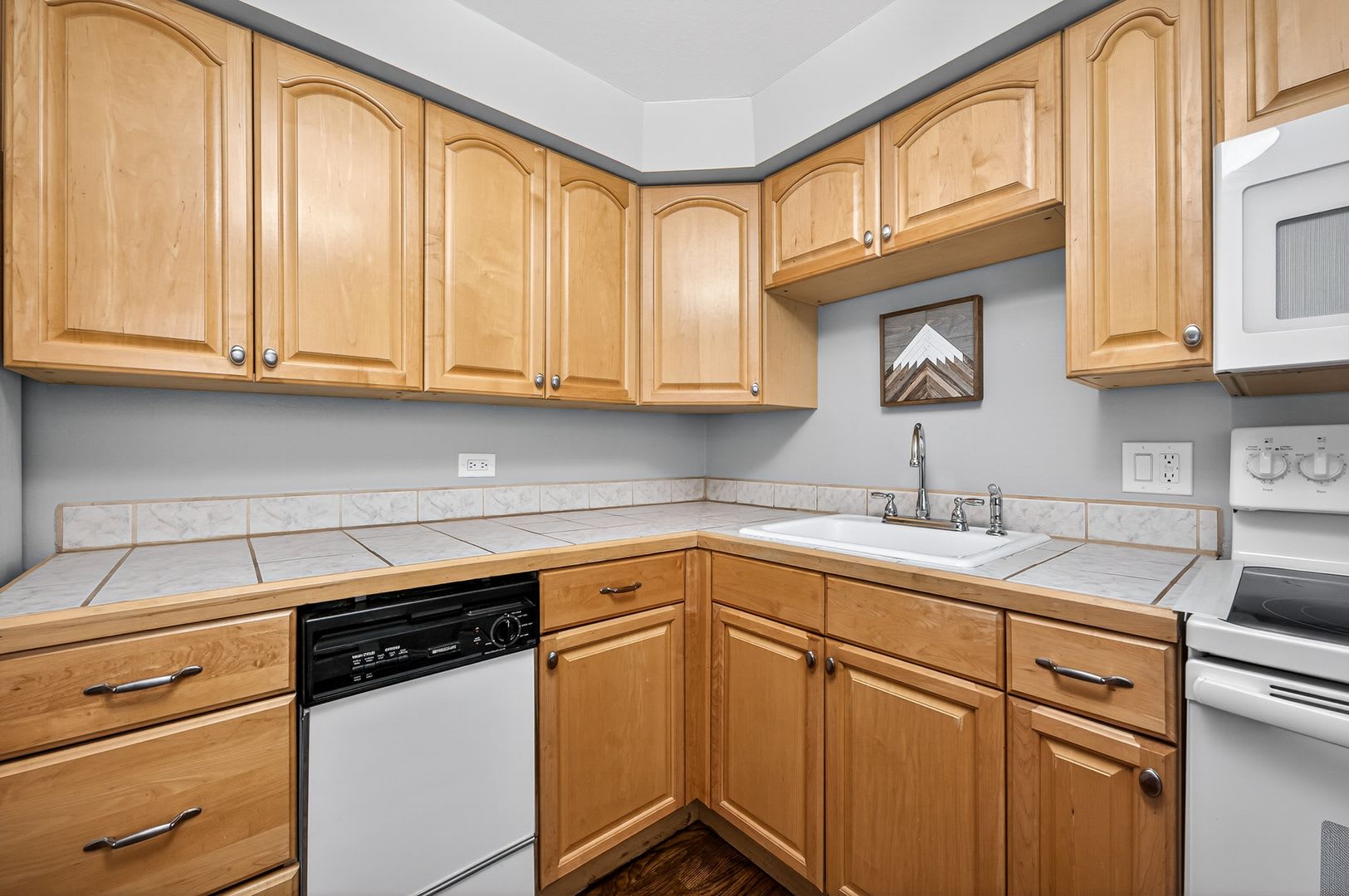 Beautiful Denver Condo – photo 3