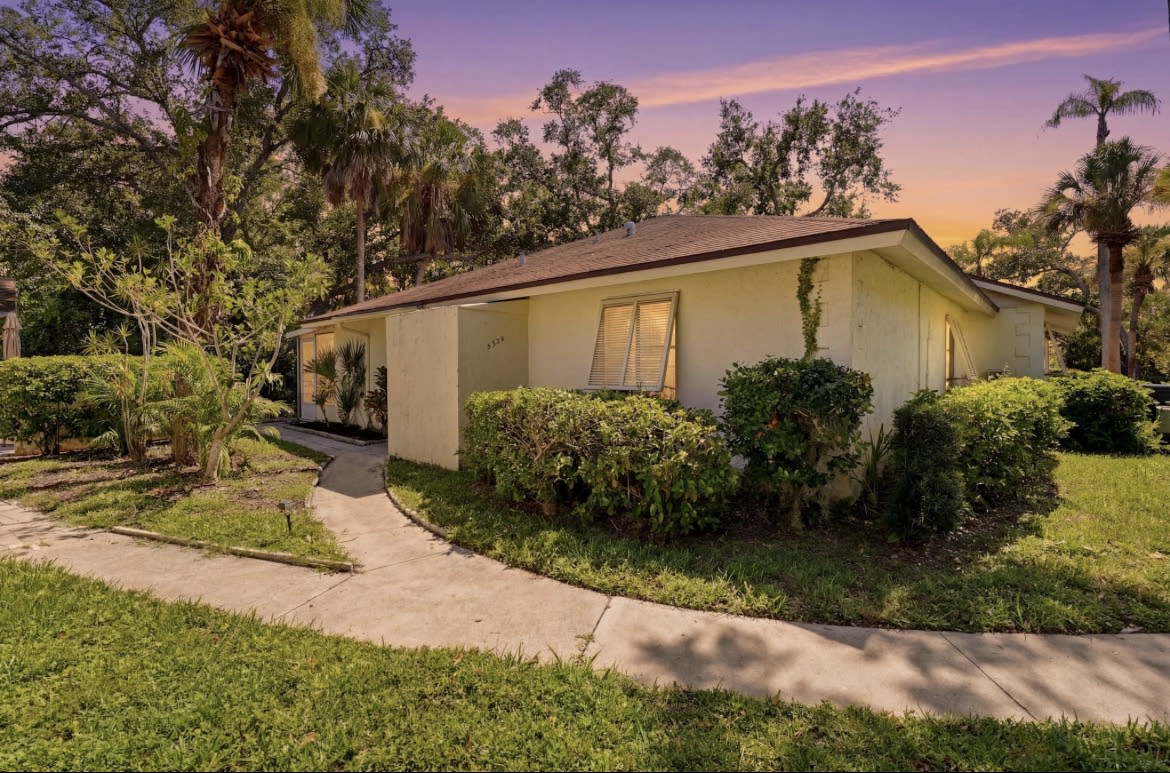 5324 Royal Palm Avenue – photo 1