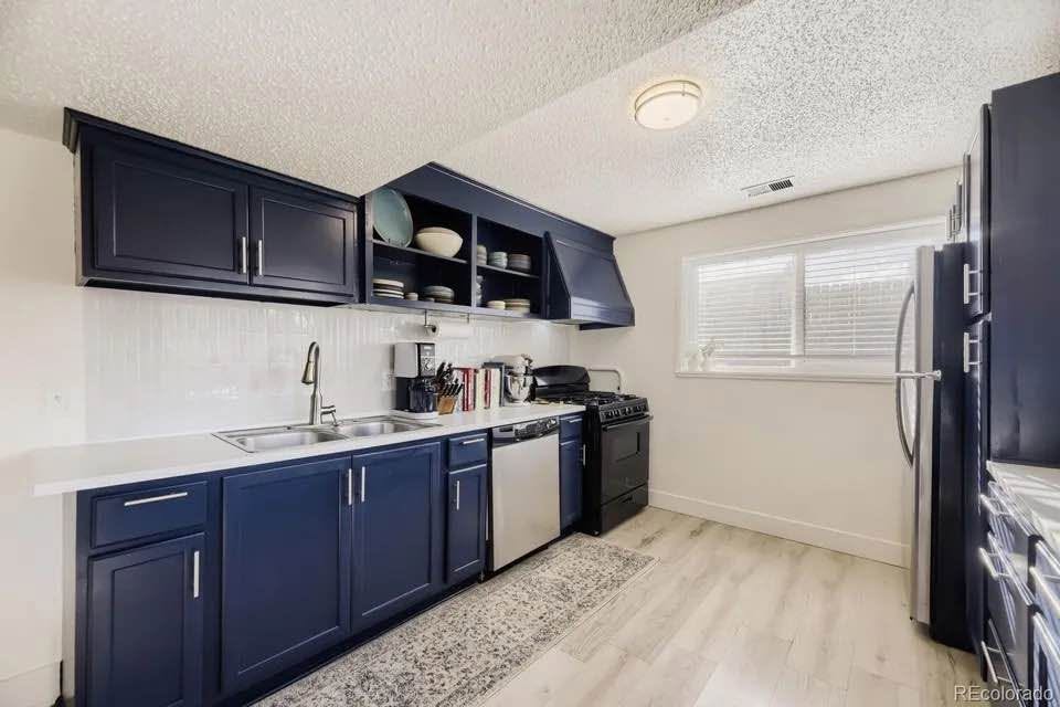 7056 W Rowland Ave Unit B – photo 2