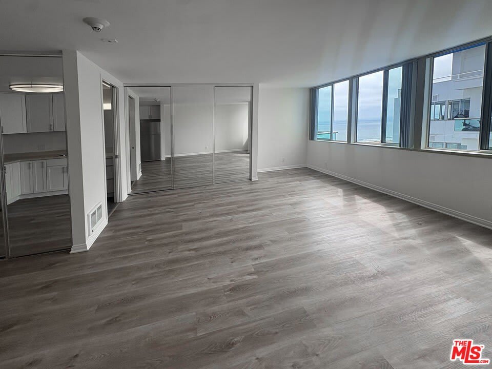 Pacific Plaza – photo 2