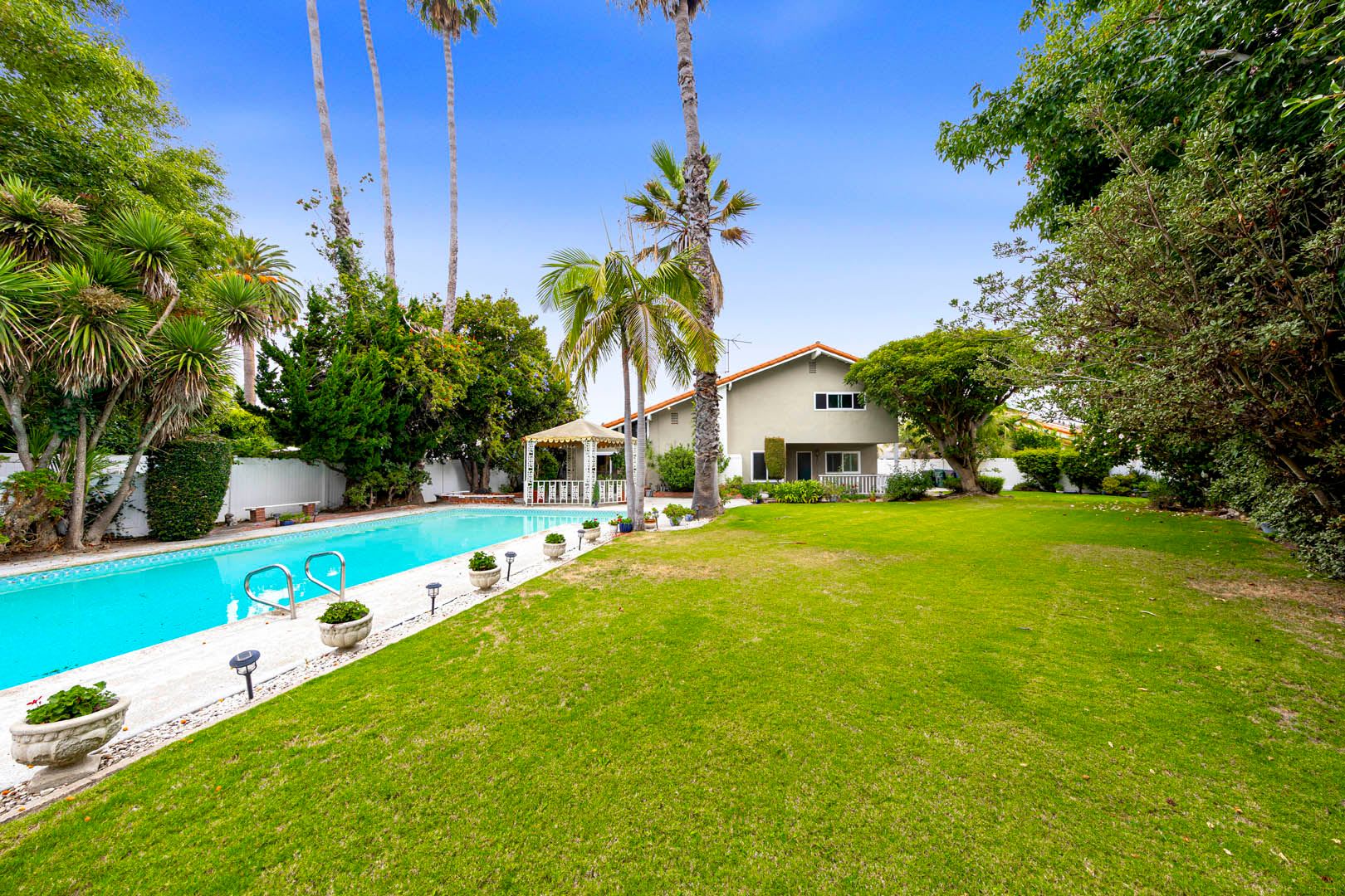 4 Bed 3 Bath Pool On Huge Lot – photo 3