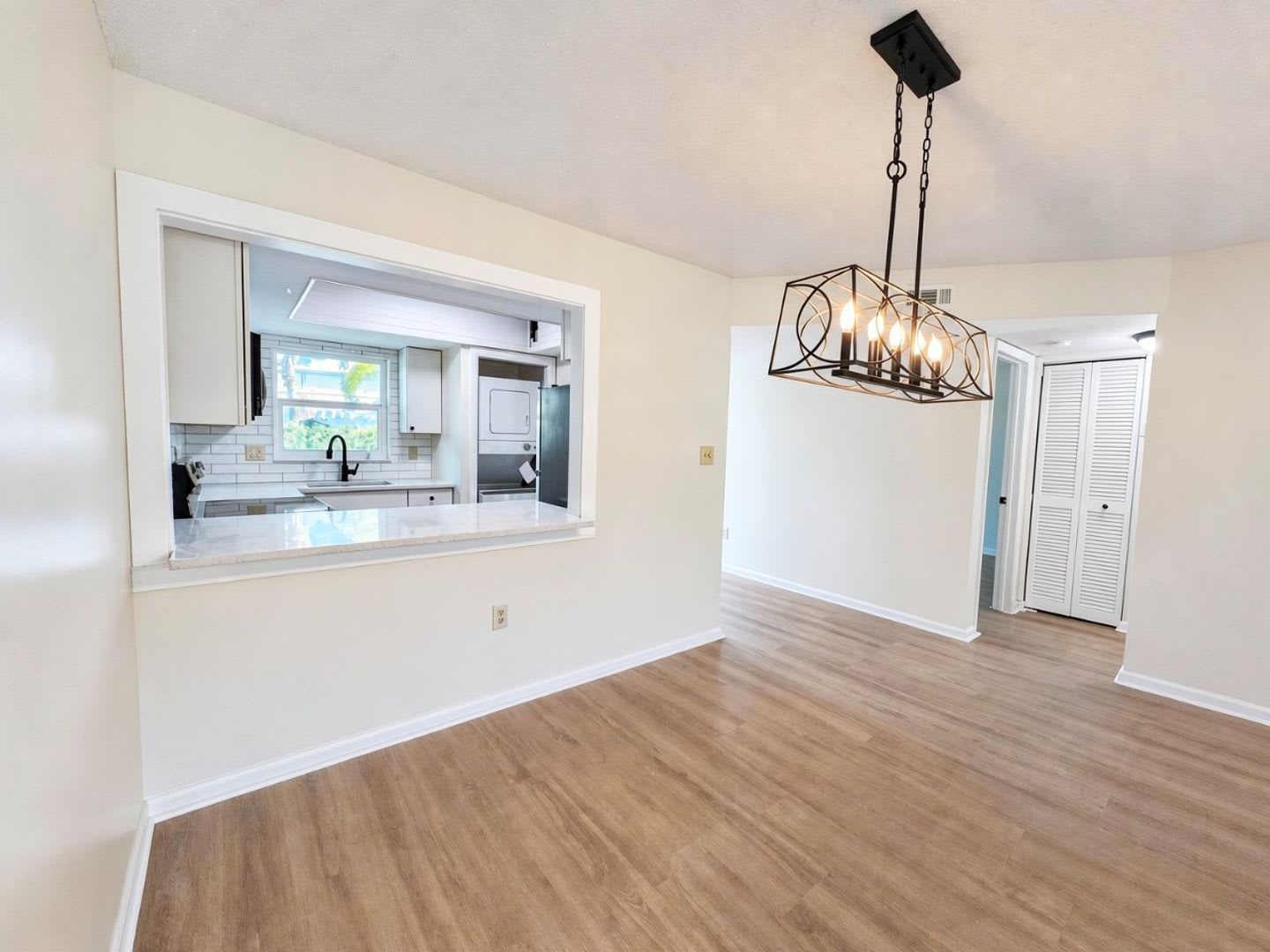** CENTRAL NAPLES ** 3 BED / 2 BATH ** GARAGE ** NO HOA ** ANNUAL RENTAL ** – photo 4