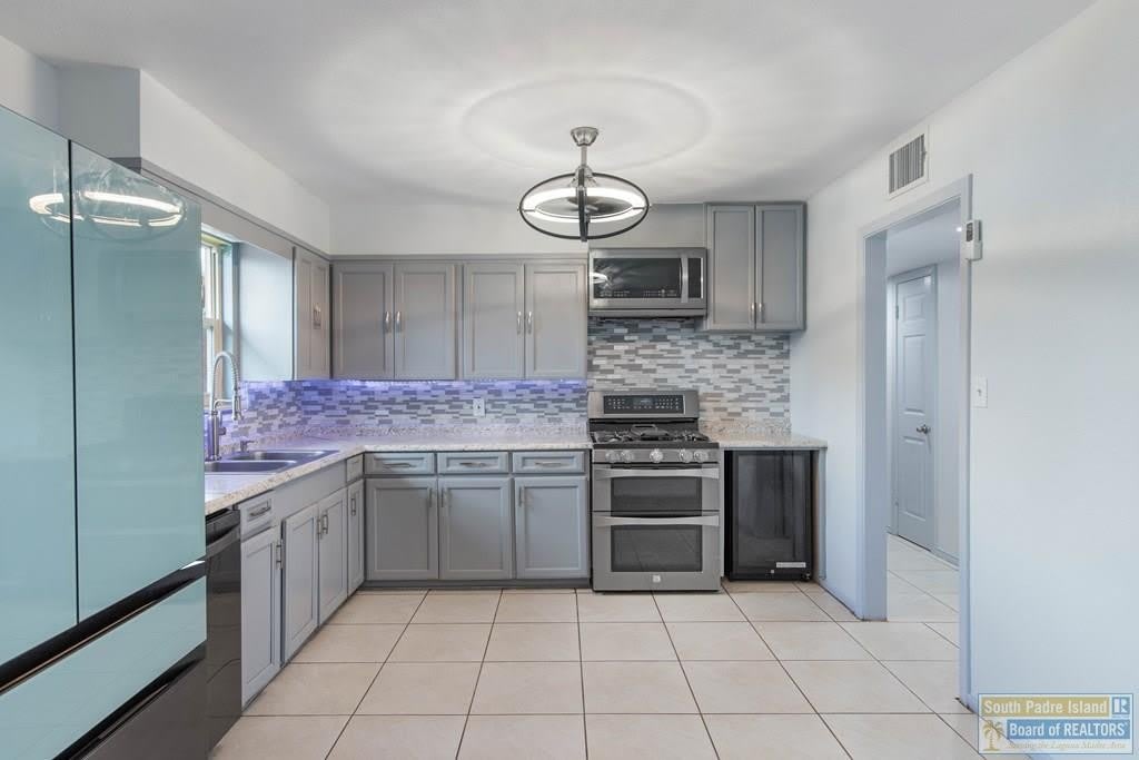 221 E Adams – photo 4