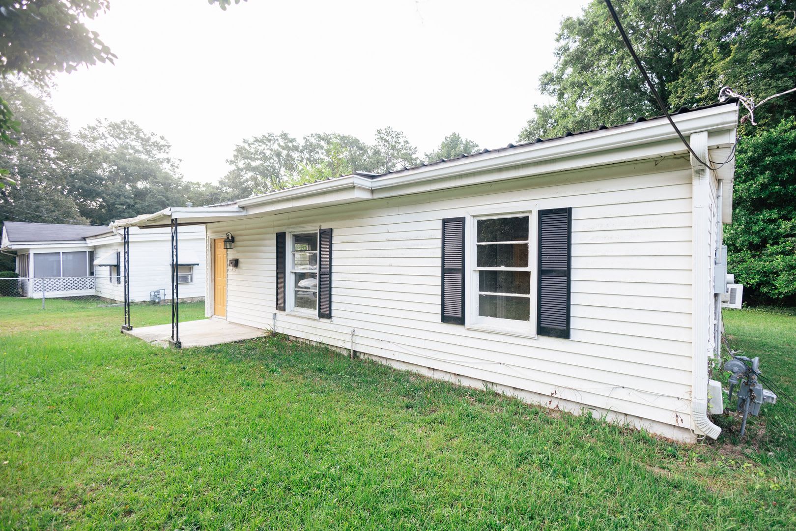 Freshly Renovated 2BR Home for Rent – 4170 Palace Ave! – photo 3