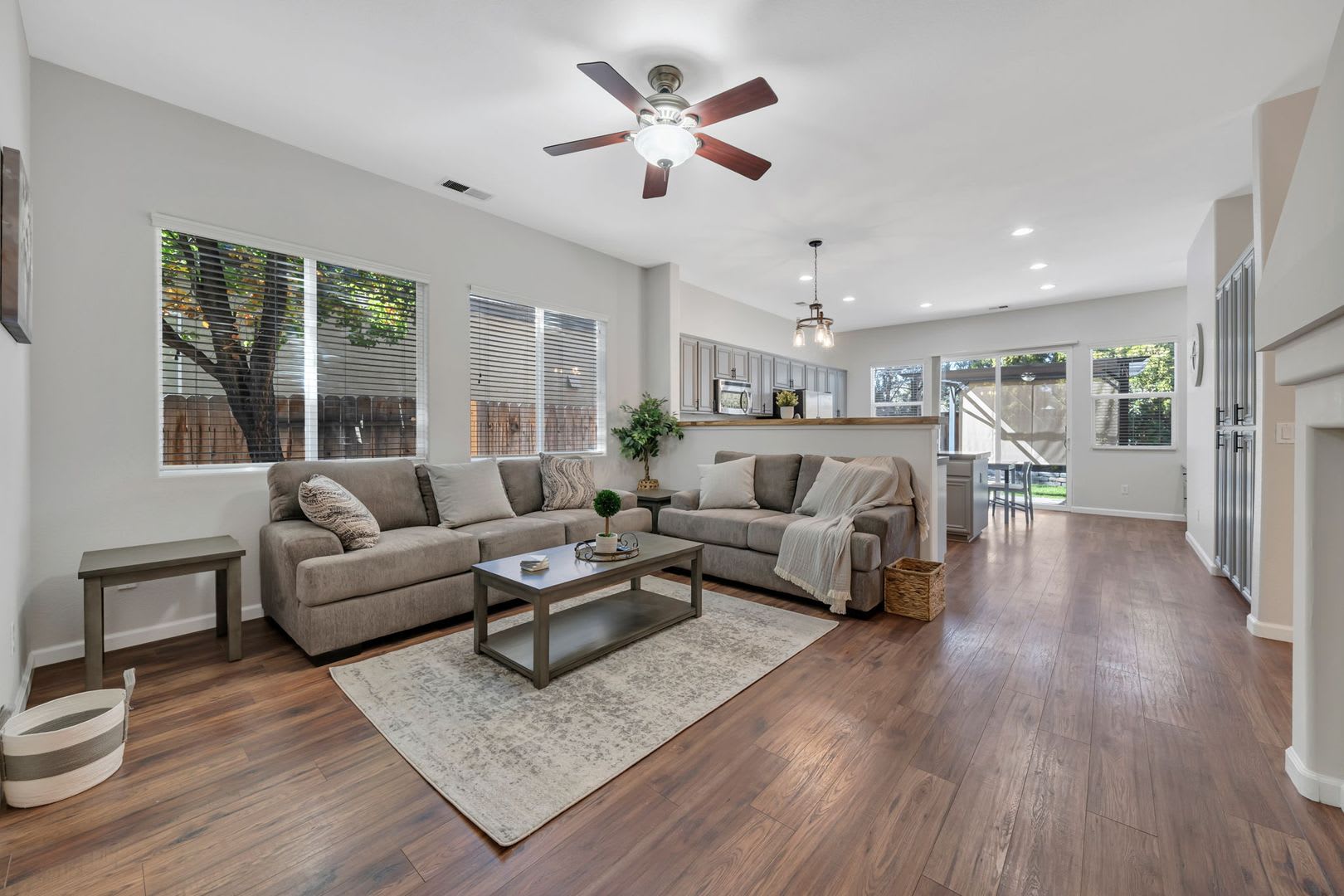 South Town Fully Furnished Home! – photo 2