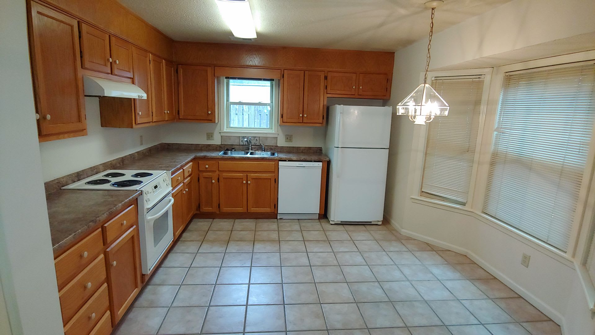 3 bedroom 2 bath in Reston Place – photo 5