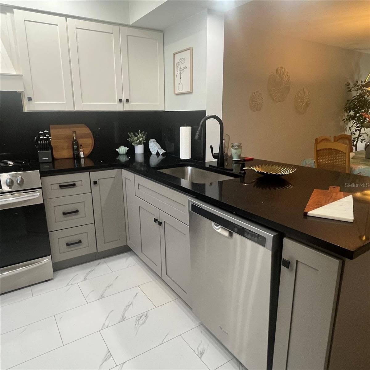 995 LAGUNA Drive – photo 4