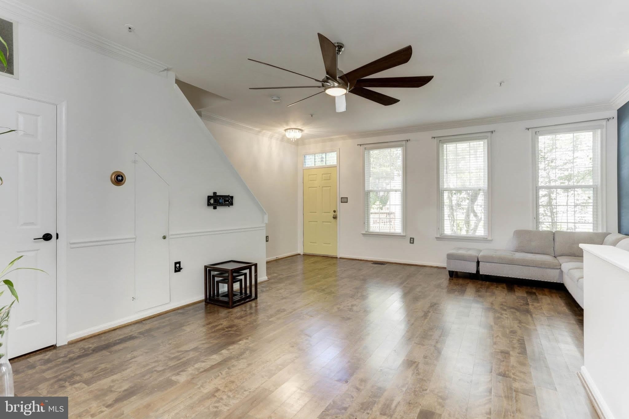 9197 CARRIAGE HOUSE Lane – photo 2