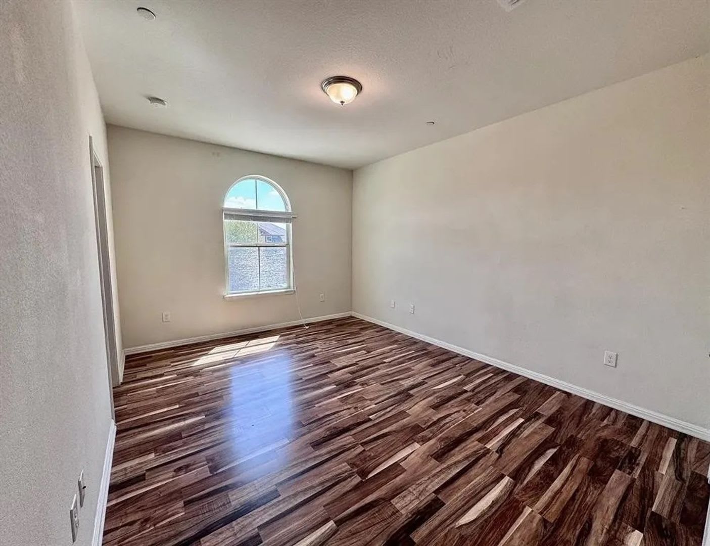 Room In 3 Bedroom Home At Zodiac Ln – photo 4