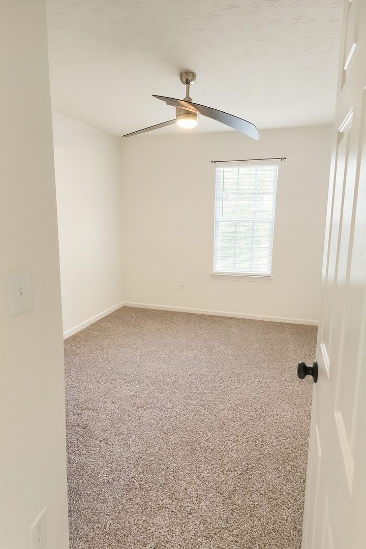 Room in 3 Bedroom Home at Waverly Hills Dr – photo 4
