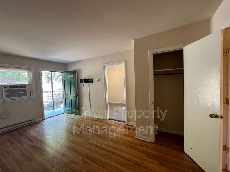 1935 Morehead Avenue – photo 4