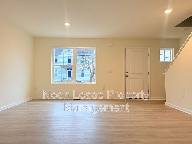 400 N Walnut St – photo 3