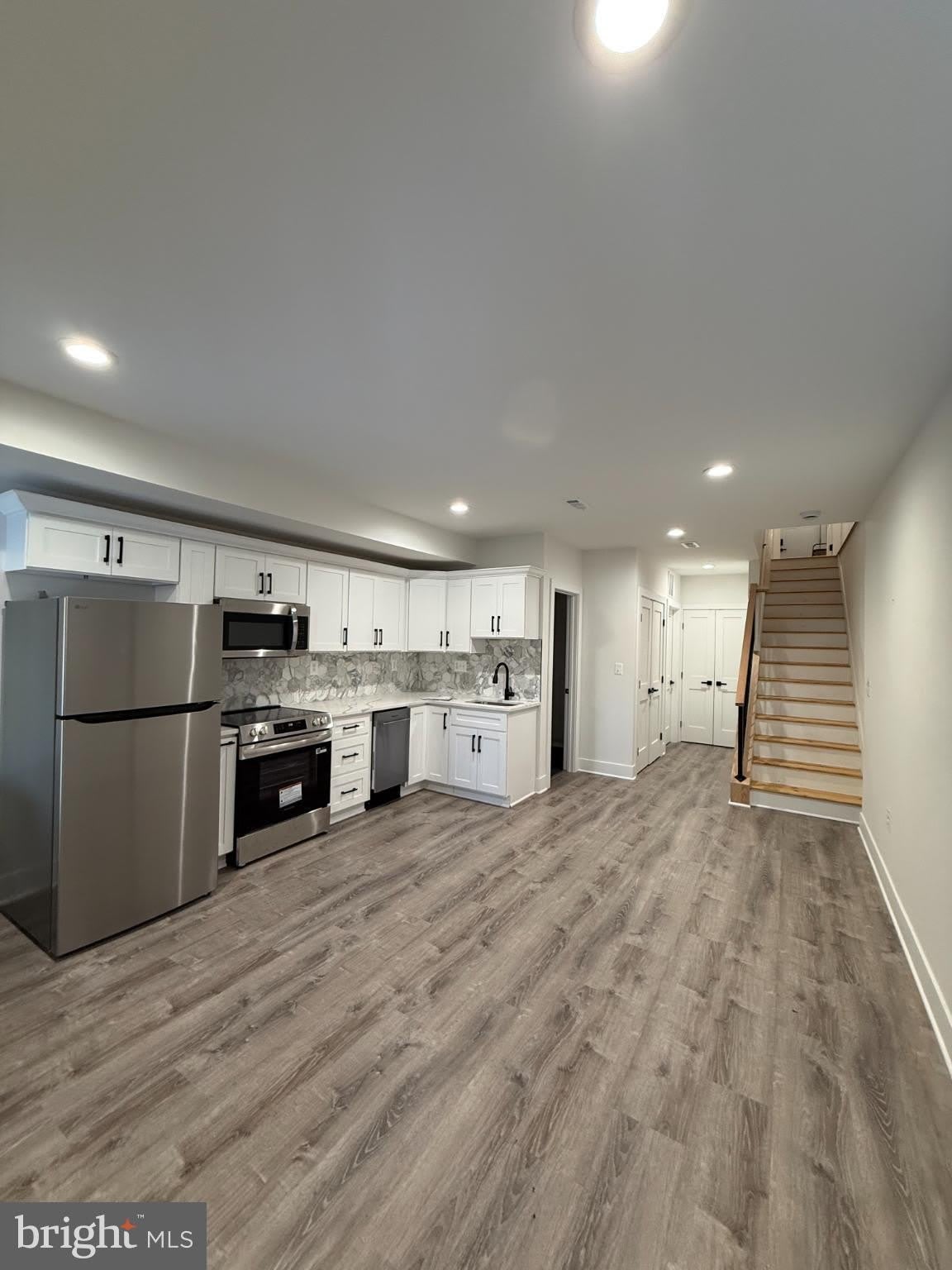 3923 ROLAND Avenue – photo 1