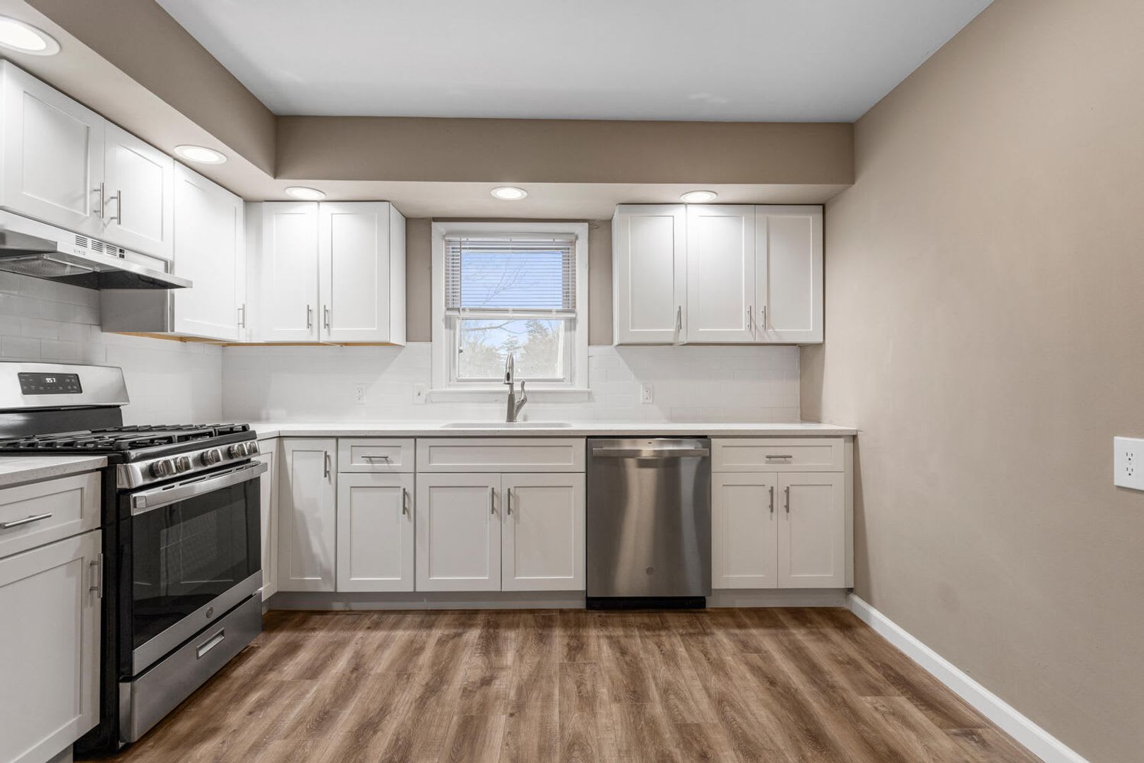 305 N Elizabeth – photo 2