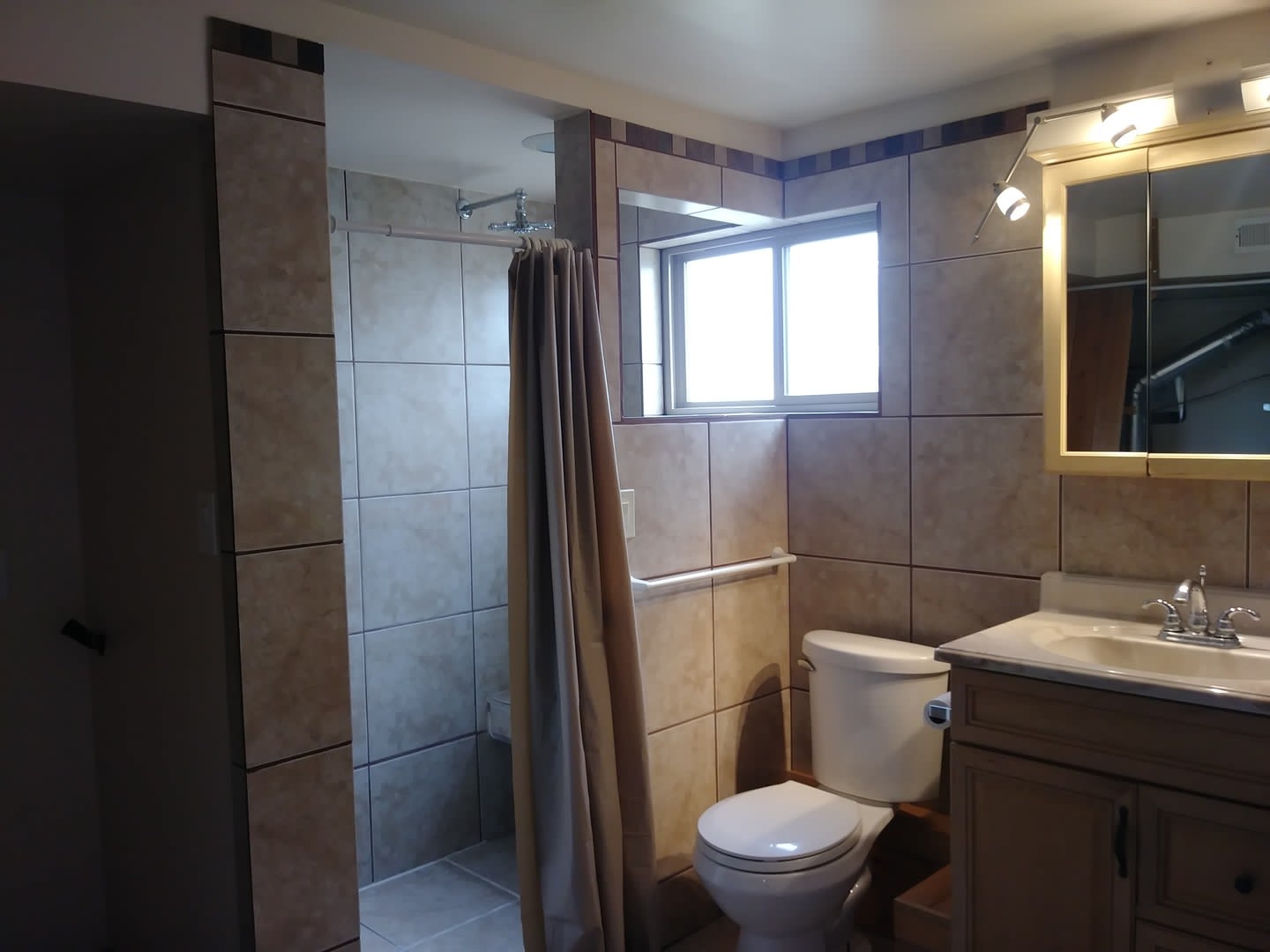 Awesome 4 Bed 2.5 Bath House – photo 2