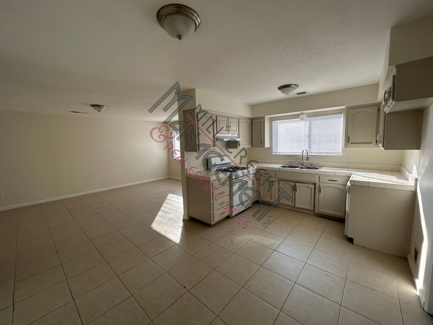 Home in Tulare – photo 5