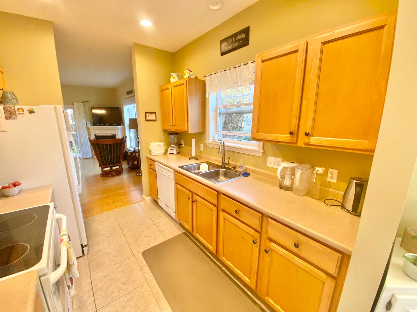 Furnished 2 or 3 bedroom condo Essex Junction SHORT TERM LEASE – photo 2