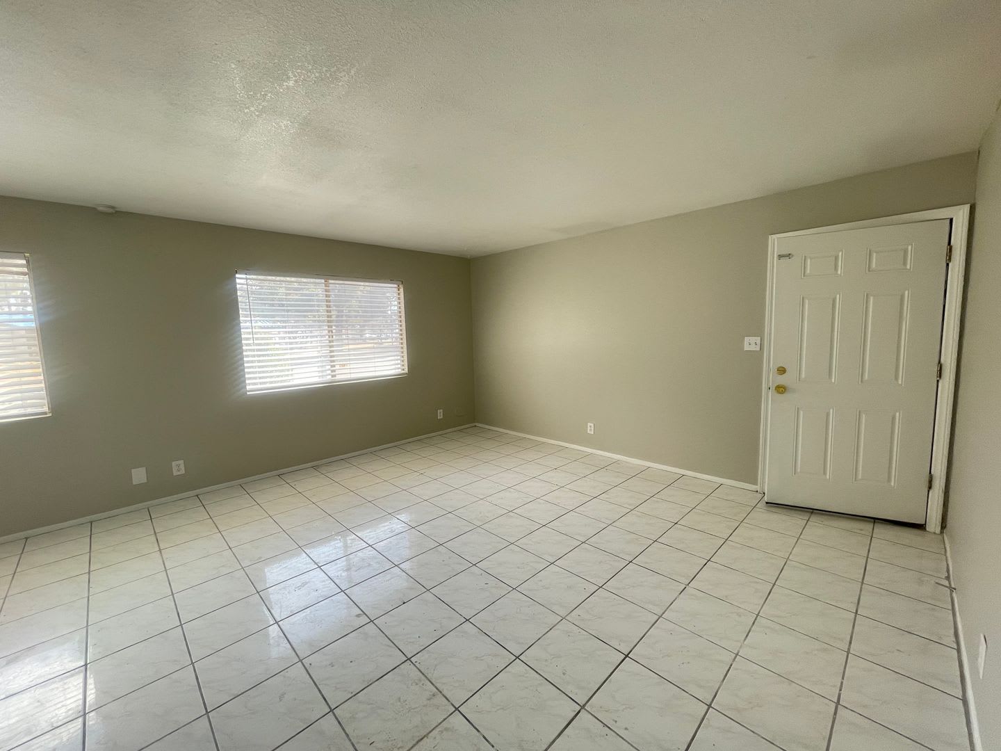 FULLY REMODELED 3 BEDROOM, 1 BATHROOM HOUSE – photo 3