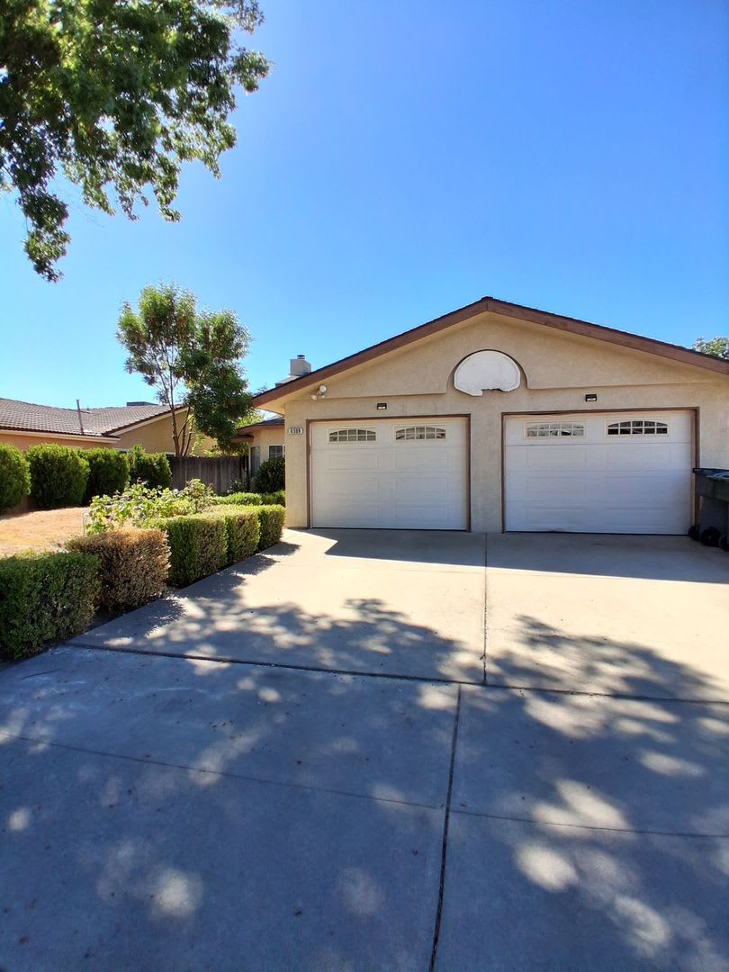 3 Bedroom 2 Bath Home Located in NW Fresno (Fig Garden Loop Area)! – photo 1