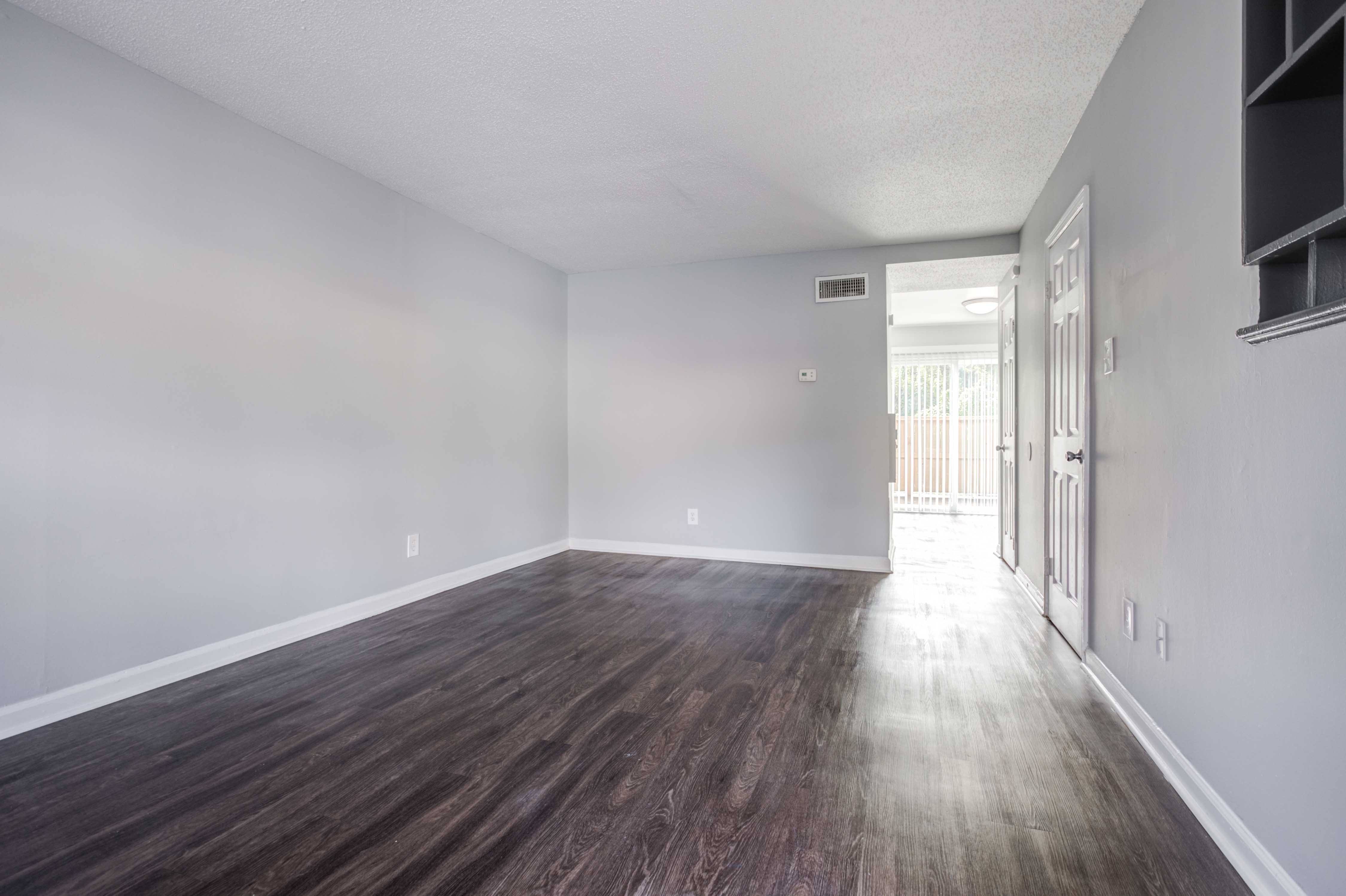 Country Club Apartments – photo 5