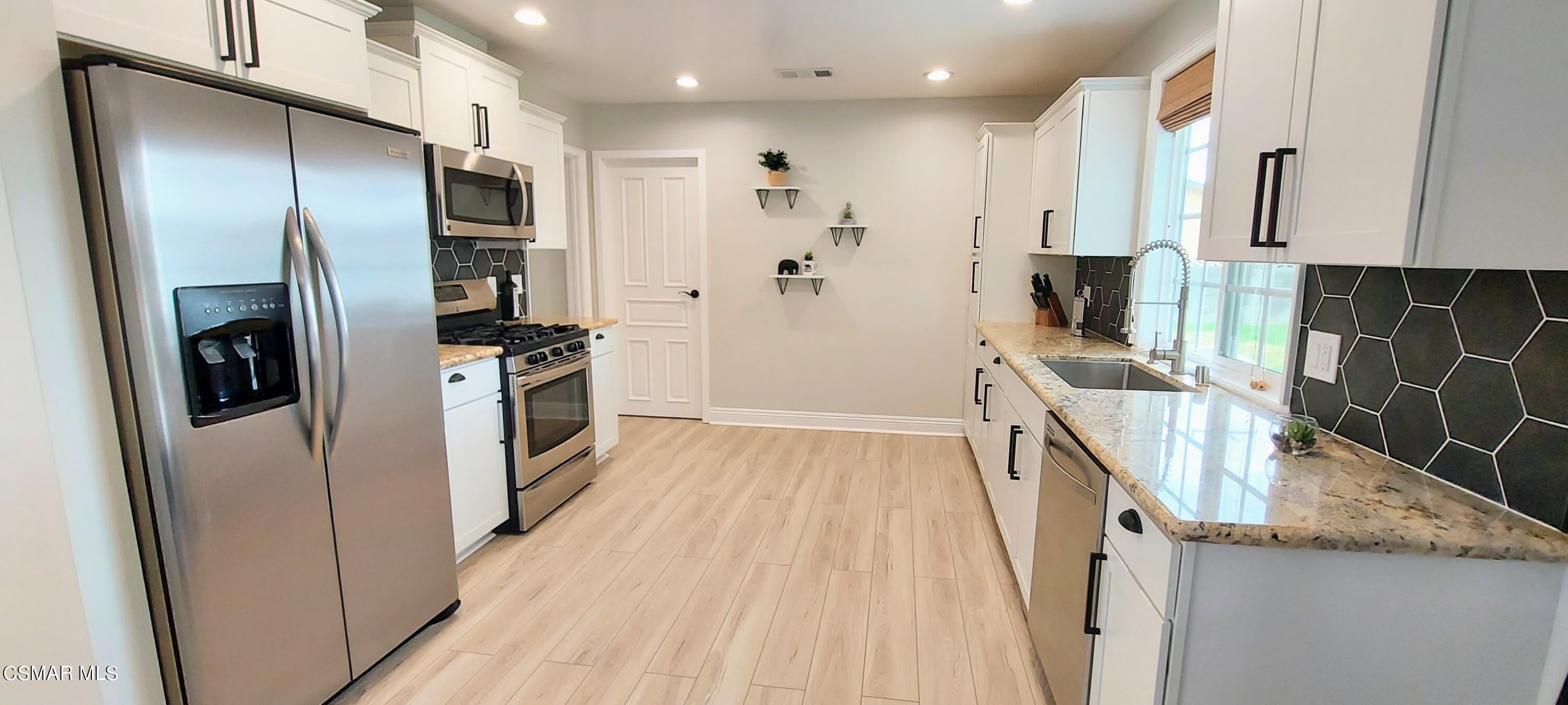 1295 Harold Avenue – photo 2